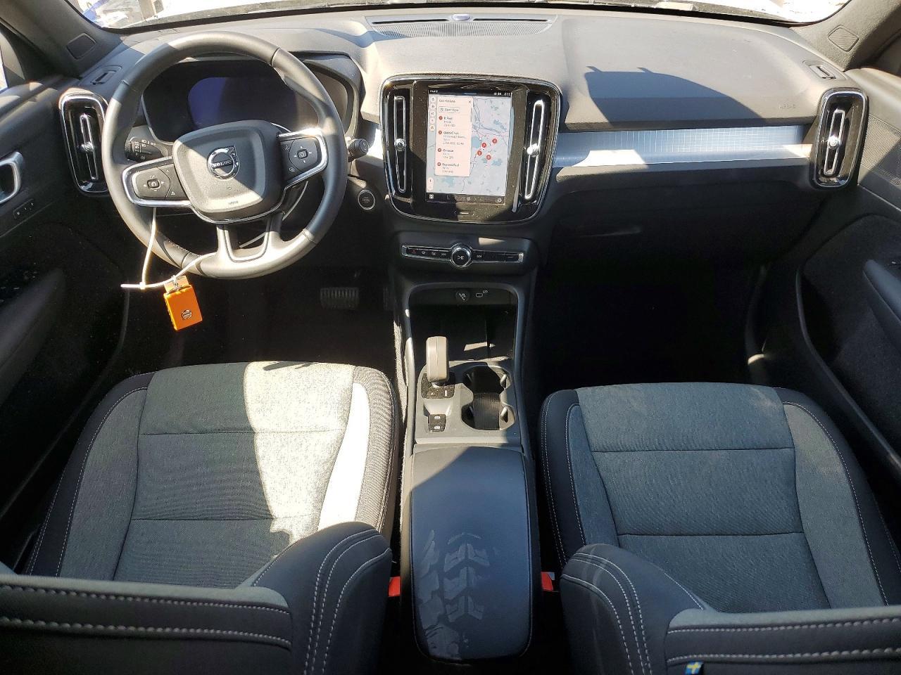 2025 Volvo Xc40 Core - zdjęcie 8