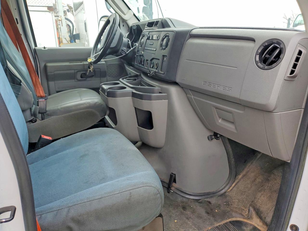 2017 Ford Econoline E450 Super Duty Cutaway Van - zdjęcie 10