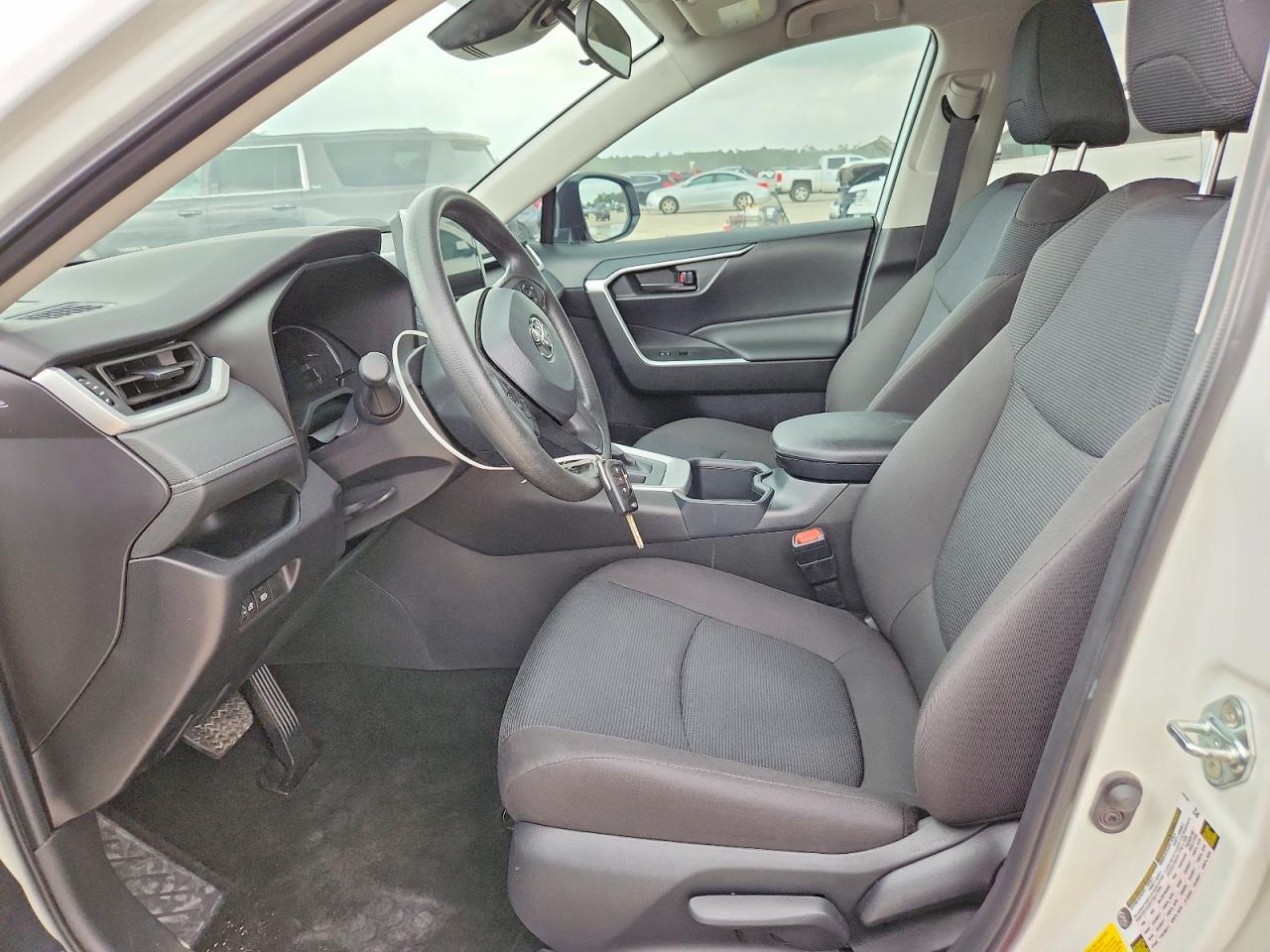 2025 Toyota Rav4 Le - zdjęcie 7