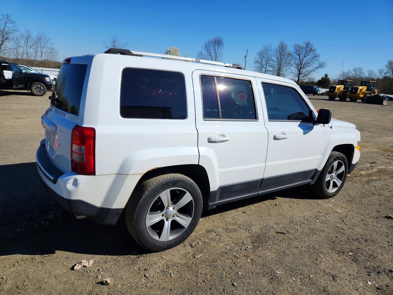 2016 Jeep Patriot Latitude - zdjęcie 3