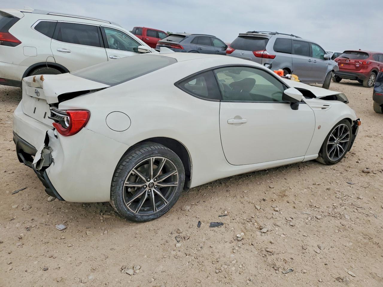 2019 Toyota 86 Base - zdjęcie 3