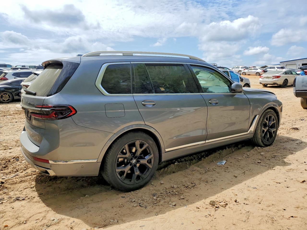 2025 BMW X7 xDrive40I - zdjęcie 3
