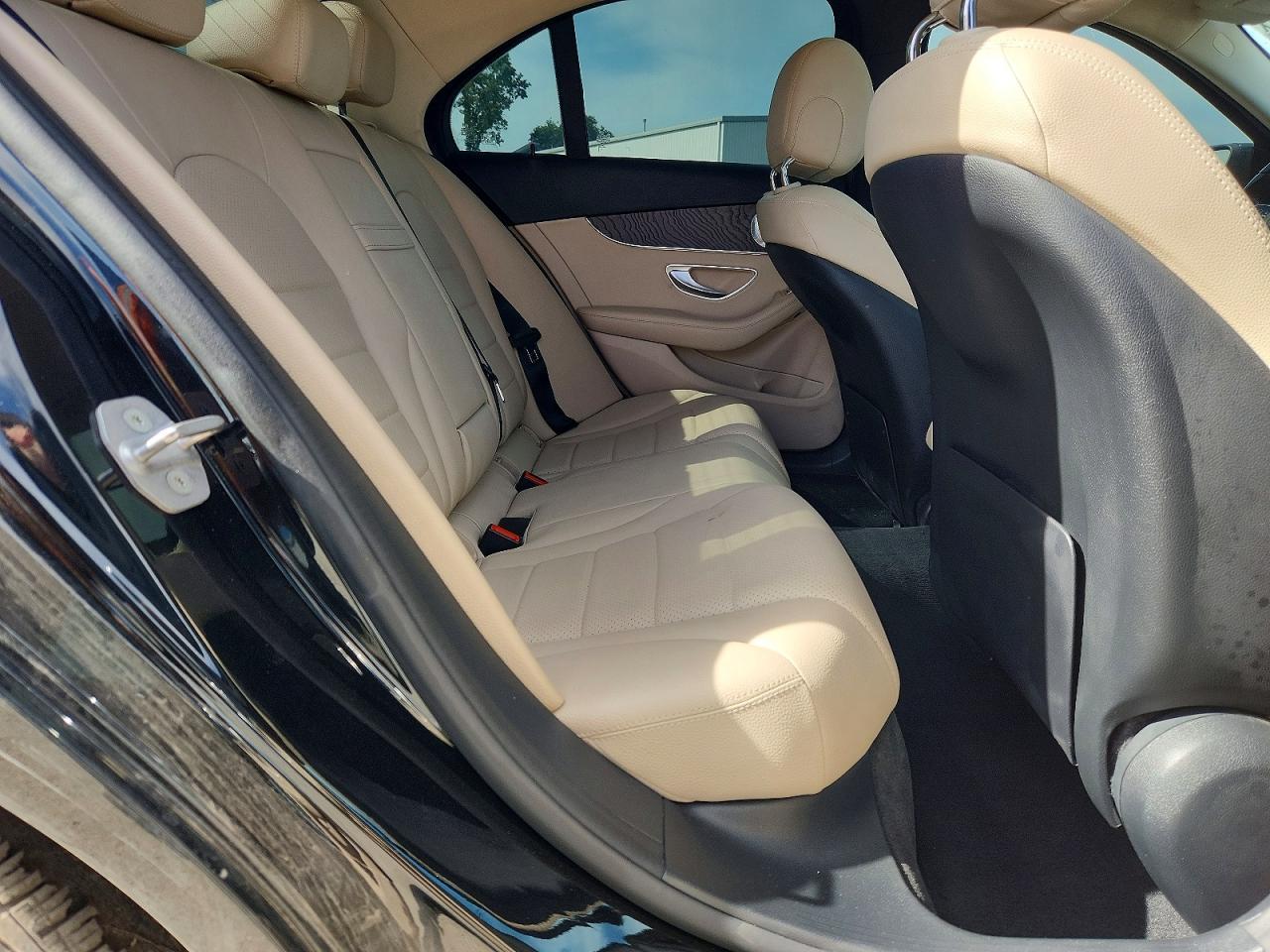 2021 Mercedes-Benz C 300 - zdjęcie 10