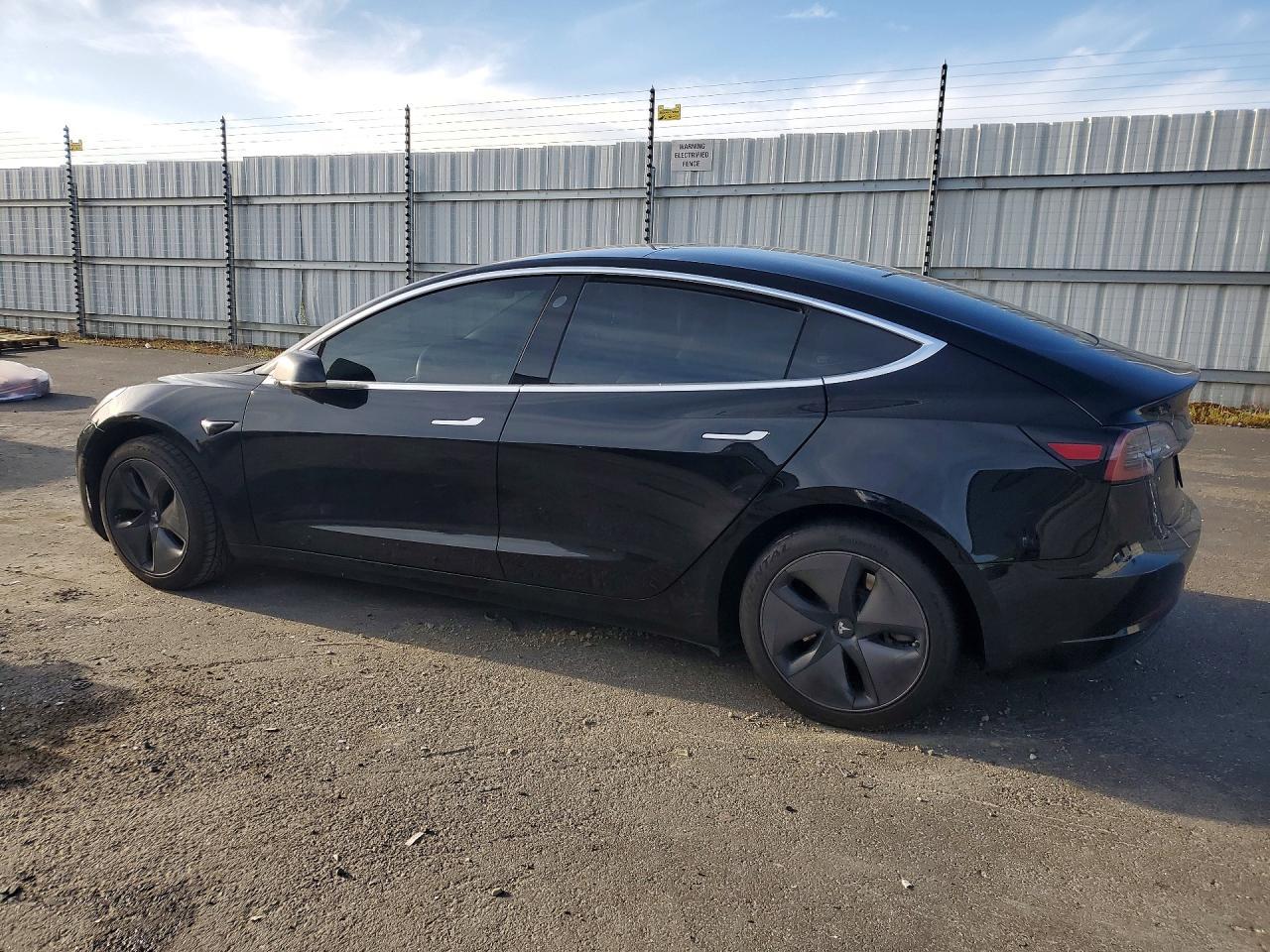 2018 Tesla Model 3 - zdjęcie 2
