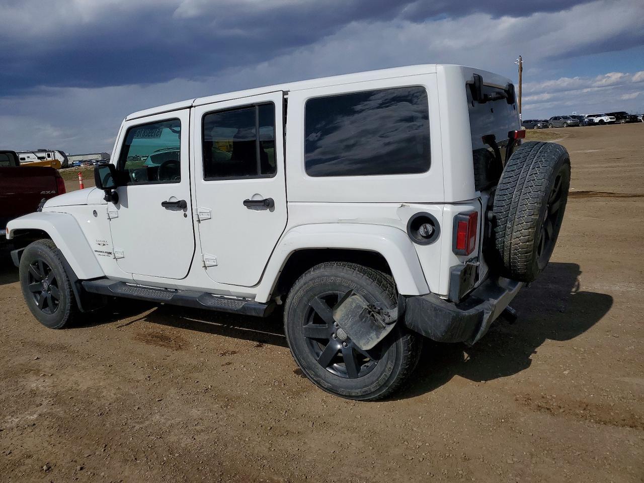 2013 Jeep Wrangler Unlimited Sahara - zdjęcie 2
