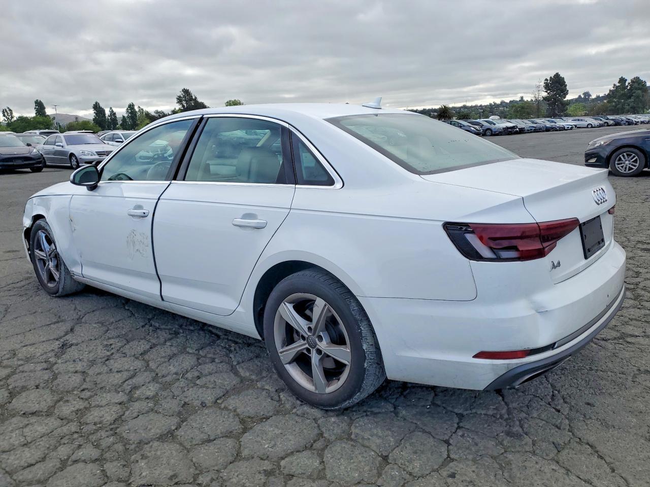 2019 Audi A4 Premium - zdjęcie 2
