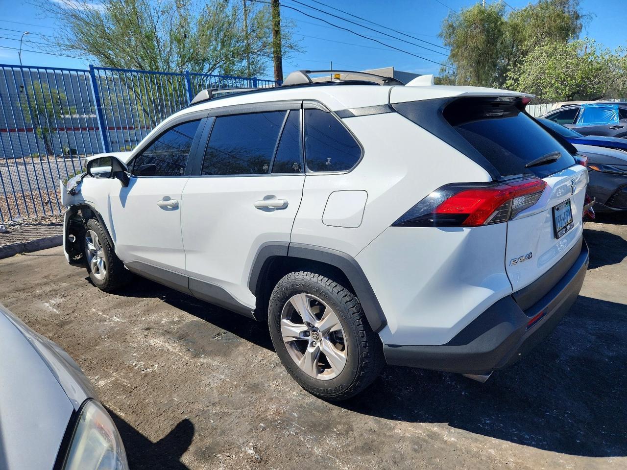 2020 Toyota Rav4 Xle - zdjęcie 2