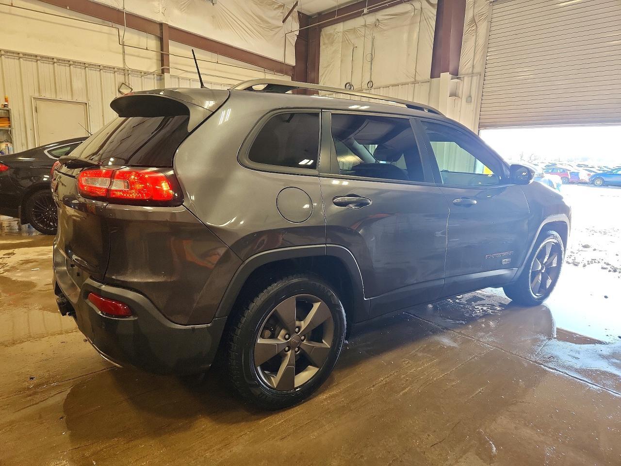 2016 Jeep Cherokee Latitude - zdjęcie 3