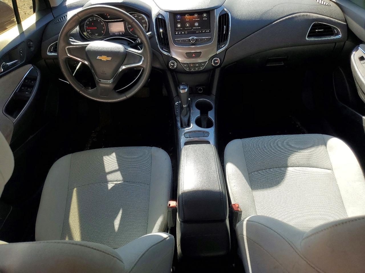 2019 Chevrolet Cruze Ls - zdjęcie 8