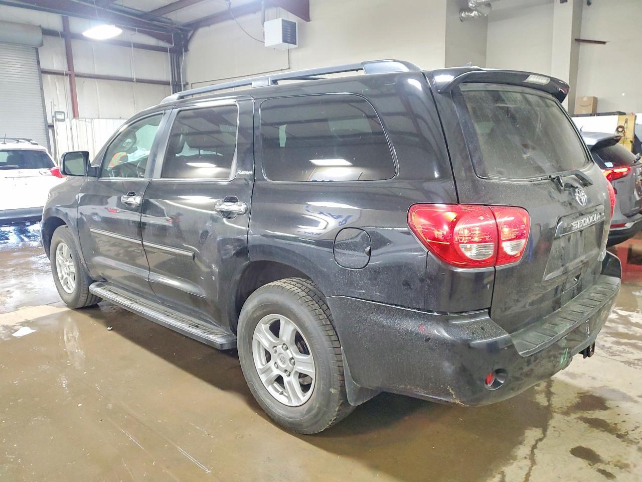 2013 Toyota Sequoia Sr5 - zdjęcie 2