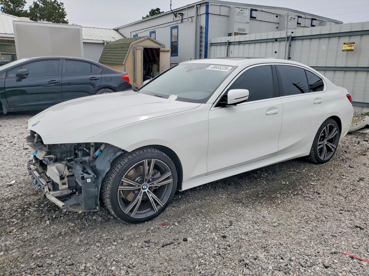 2020 BMW 330Xi - zdjęcie główne