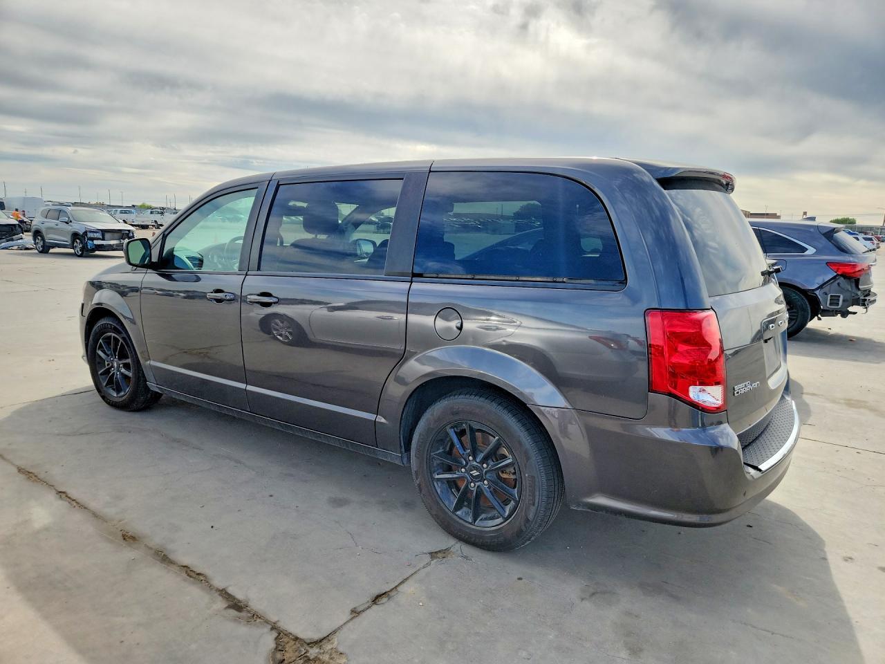 2019 Dodge Grand Caravan Gt - zdjęcie 2