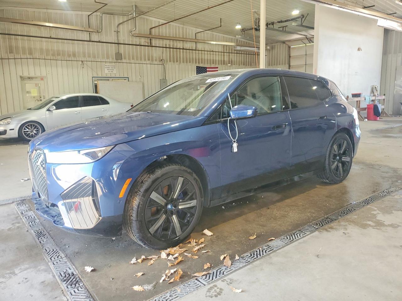 2024 BMW Ix xDrive50 - zdjęcie główne