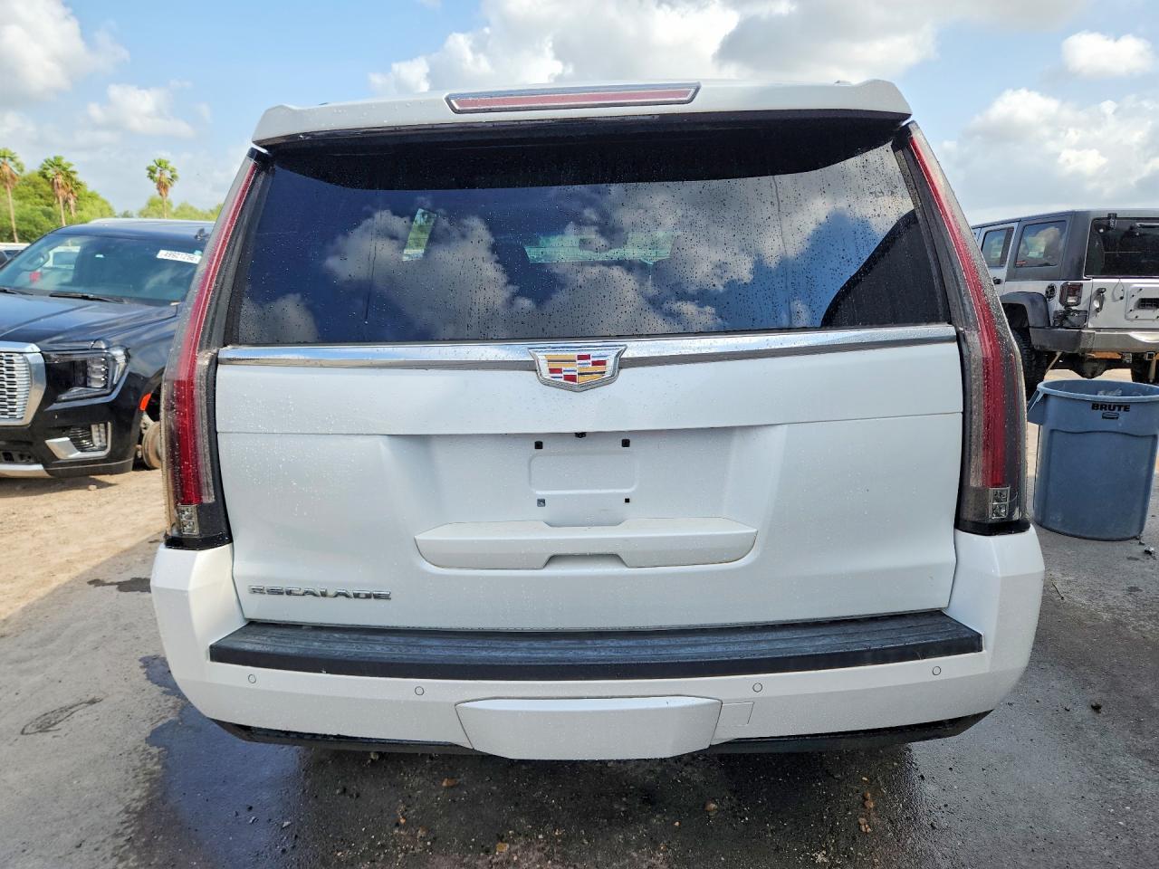 2016 Cadillac Escalade Luxury - zdjęcie 6