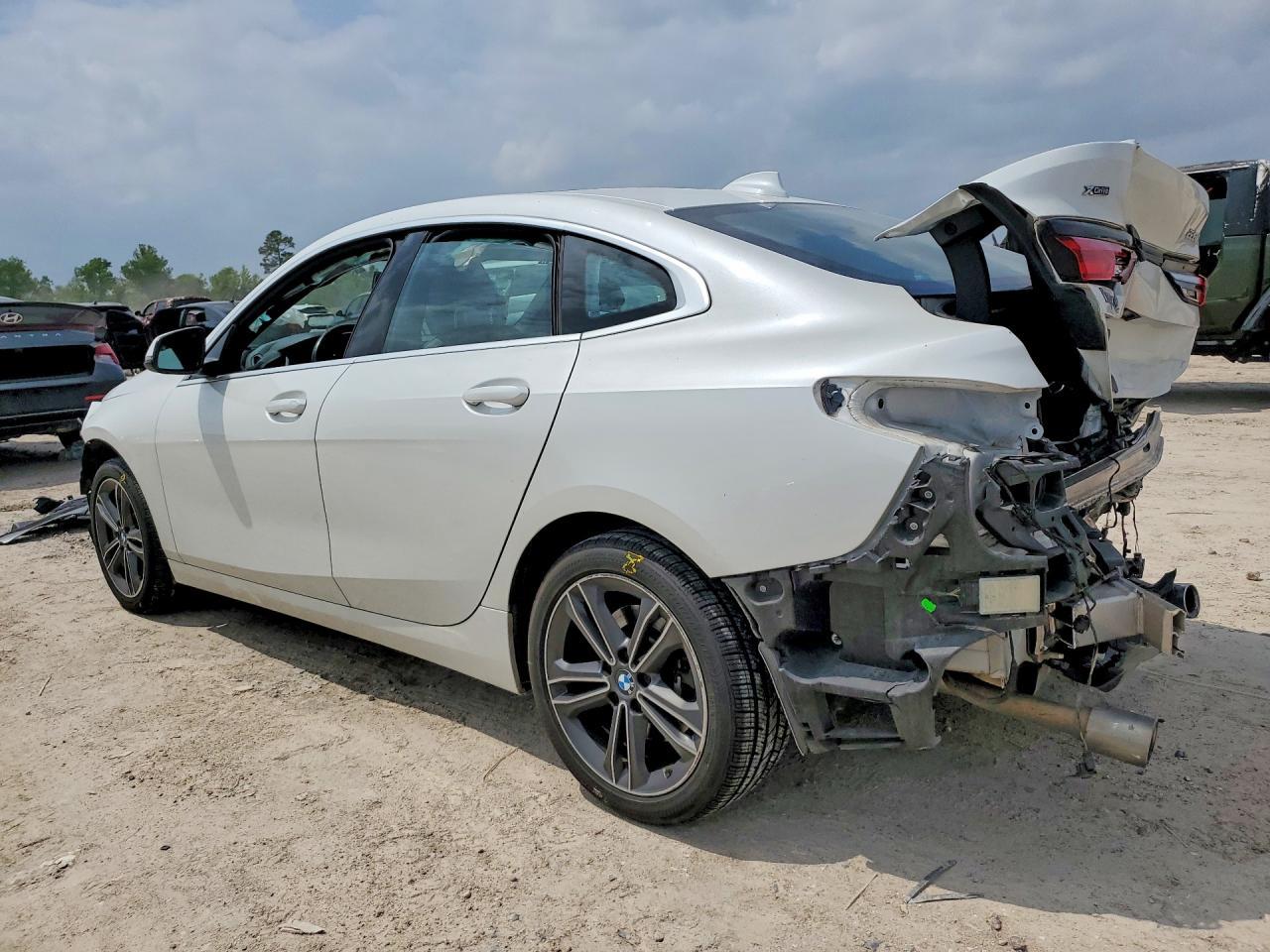 2022 BMW 228Xi - zdjęcie 2