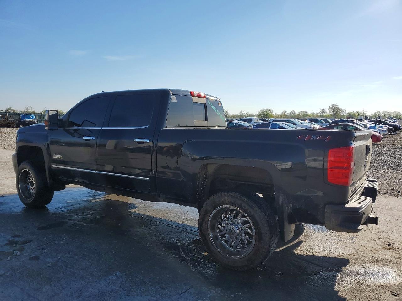 2018 Chevrolet Silverado K2500 High Country - zdjęcie 2
