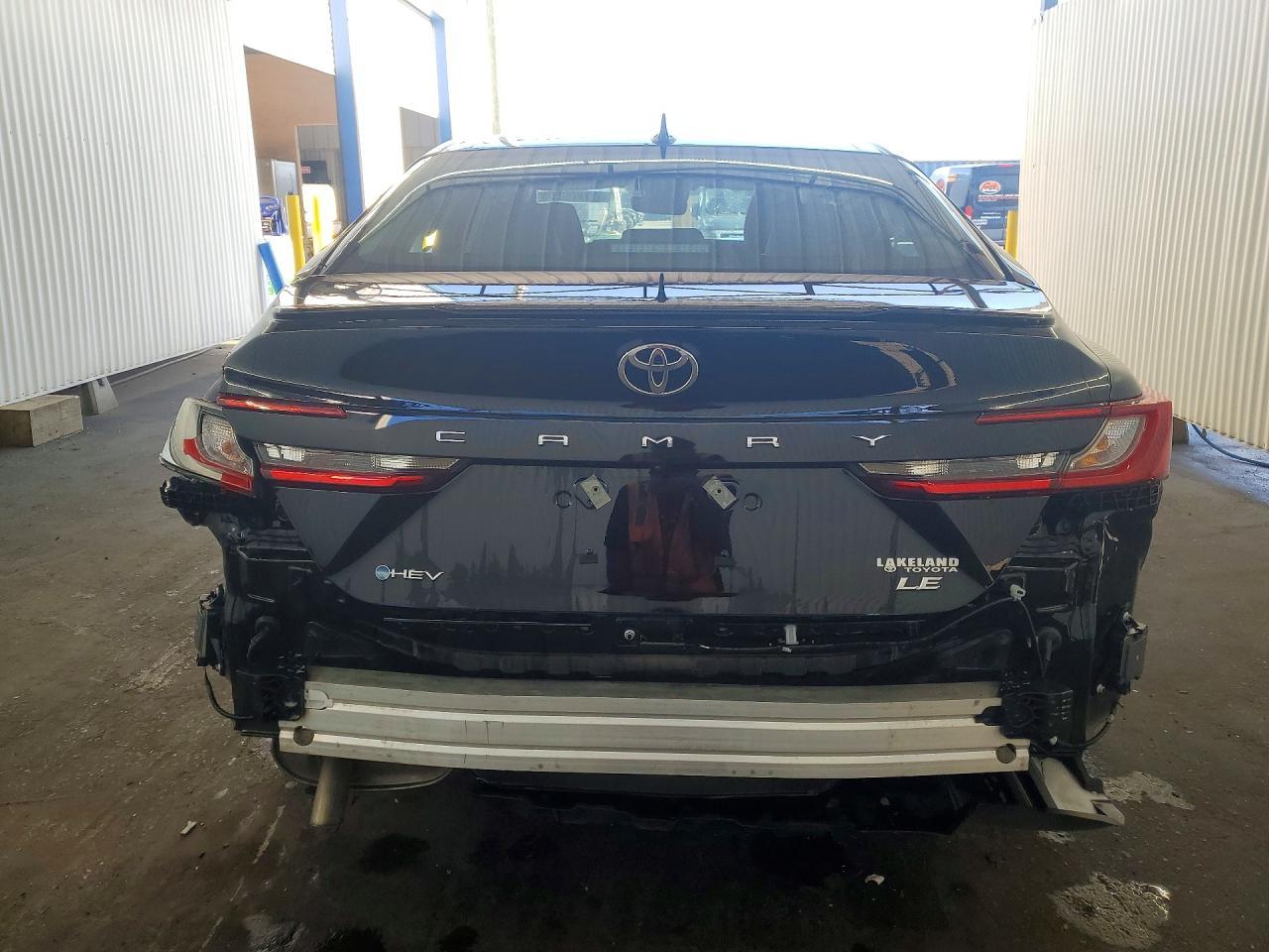 2025 Toyota Camry Le - zdjęcie 6
