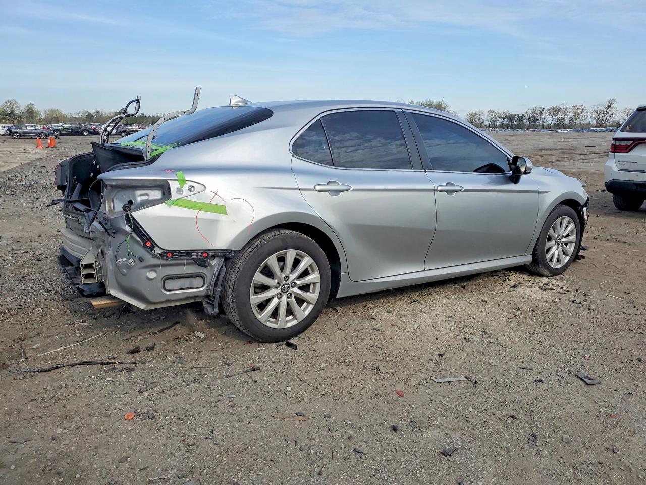 2019 Toyota Camry Le - zdjęcie 3
