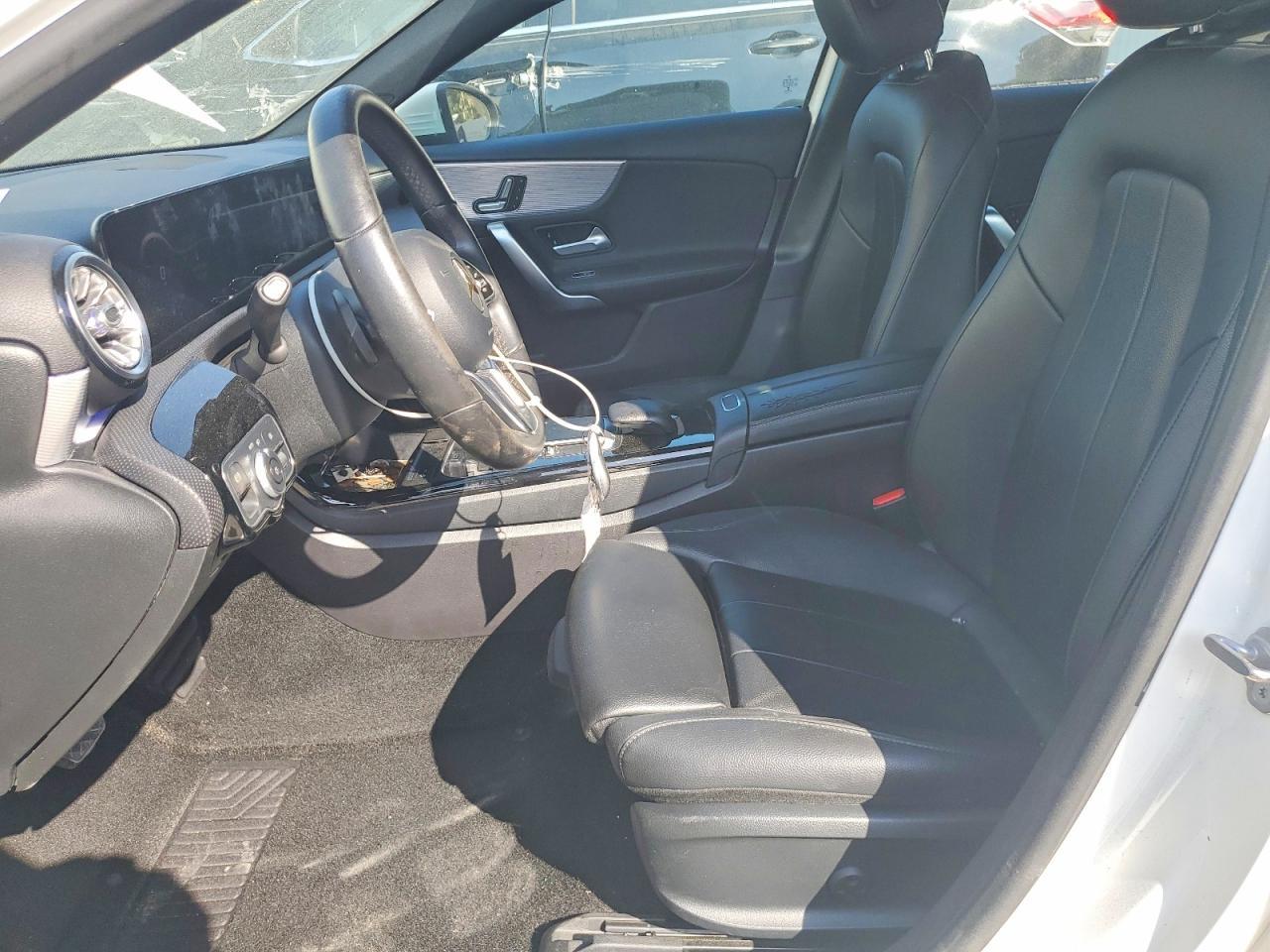 2021 Mercedes-Benz A 220 - zdjęcie 7