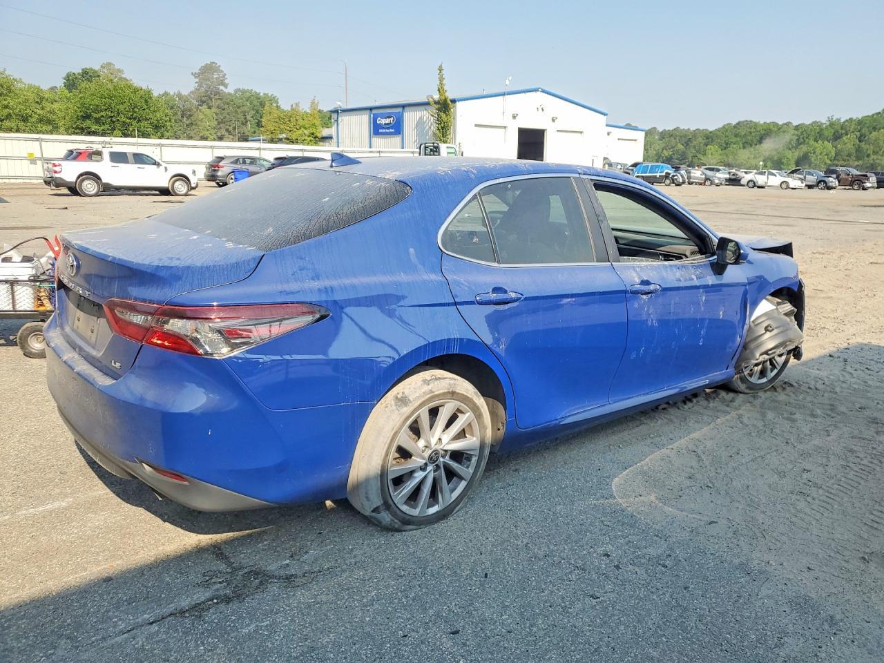 2023 Toyota Camry Le - zdjęcie 3