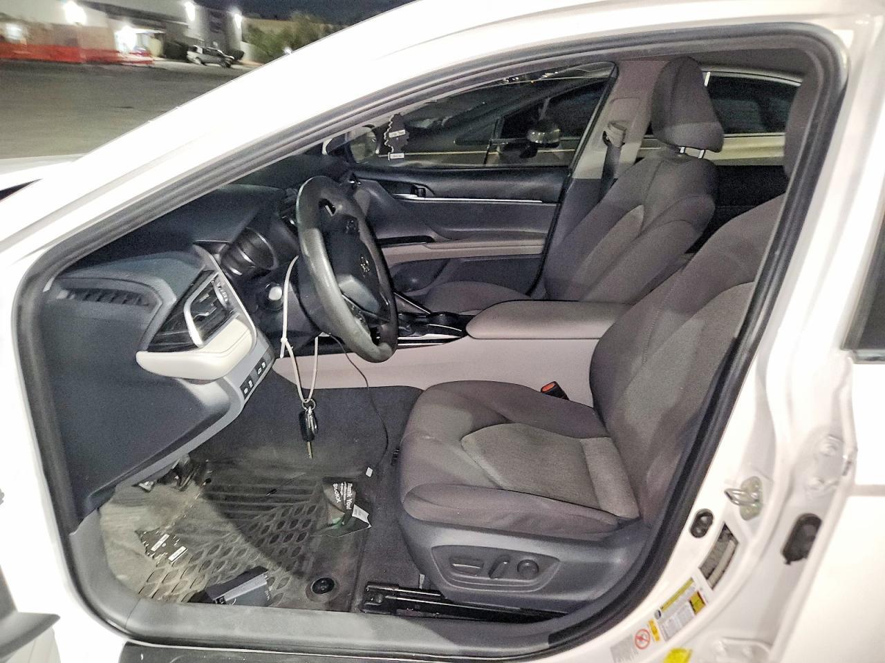 2018 Toyota Camry Le - zdjęcie 7