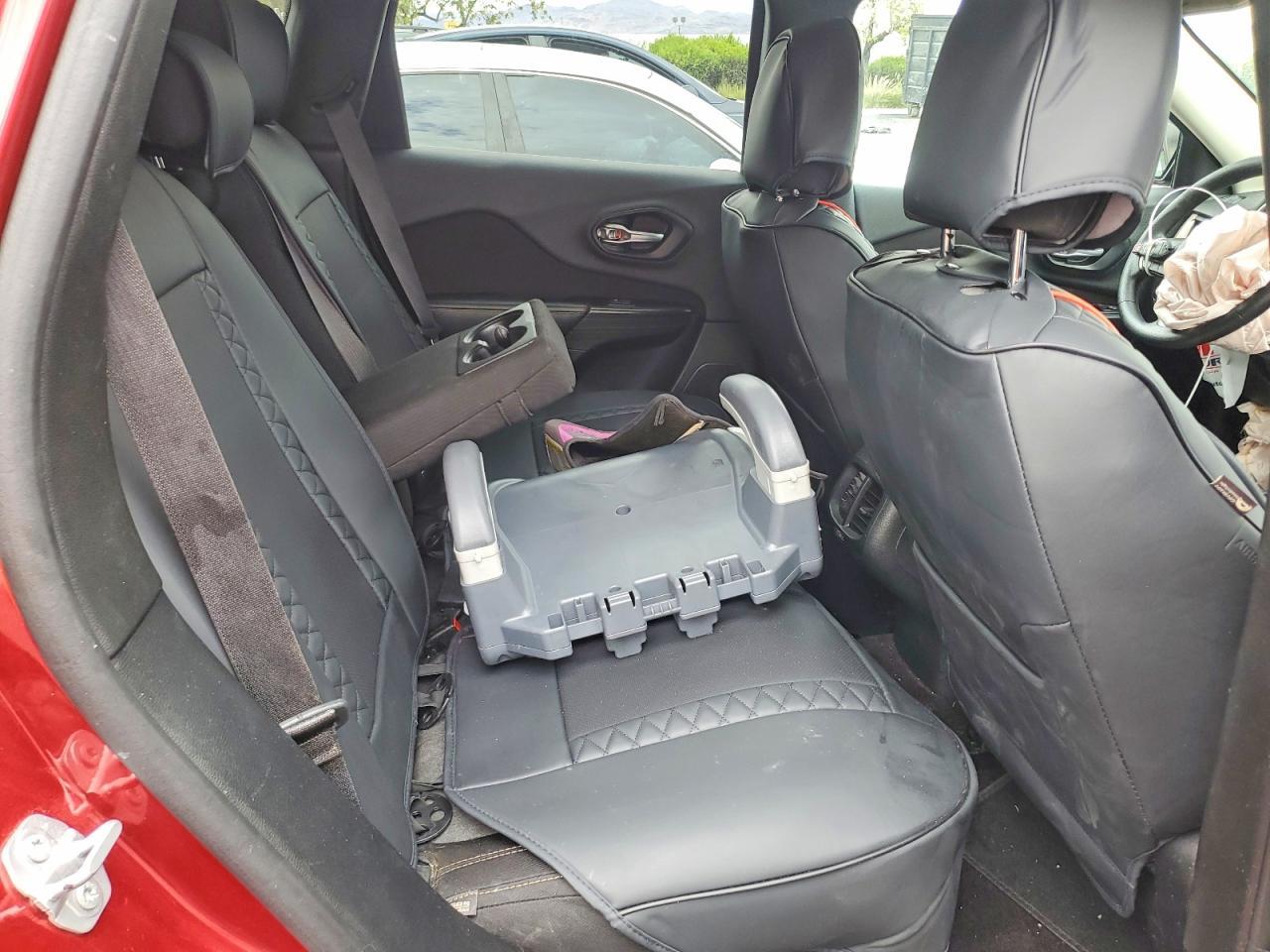 2016 Jeep Cherokee Sport - zdjęcie 11