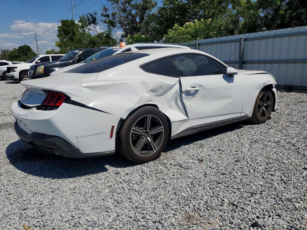 2025 Ford Mustang - zdjęcie 3