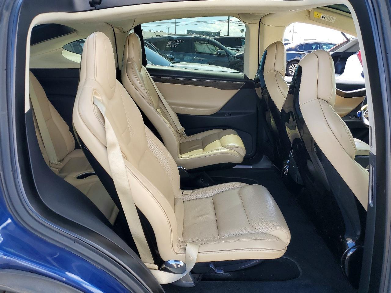 2016 Tesla Model X - zdjęcie 11