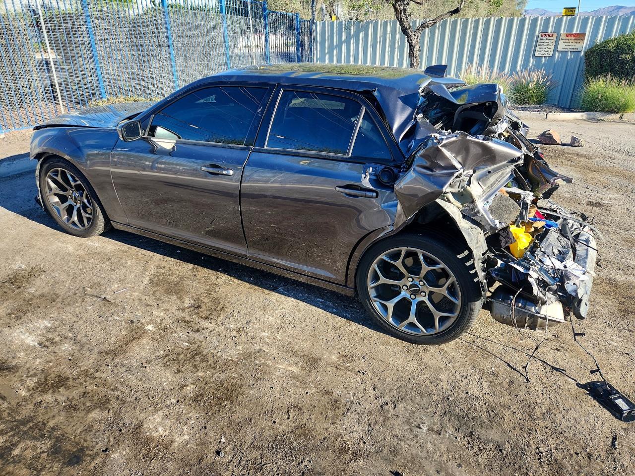 2018 Chrysler 300 S - zdjęcie 2