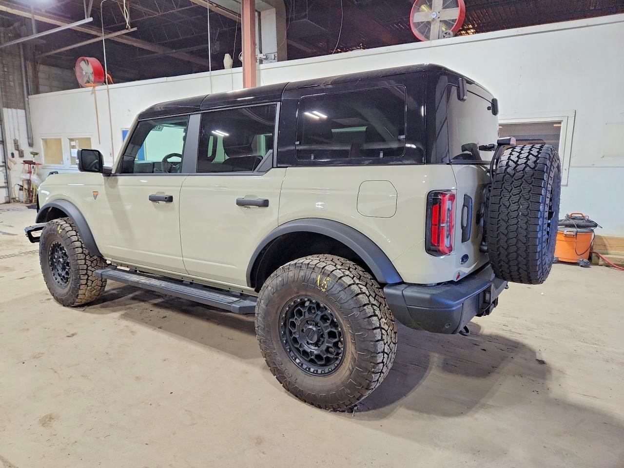2025 Ford Bronco Badlands - zdjęcie 2