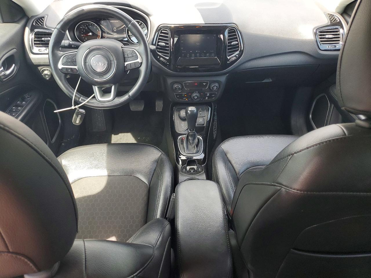 2018 Jeep Compass Latitude - zdjęcie 8