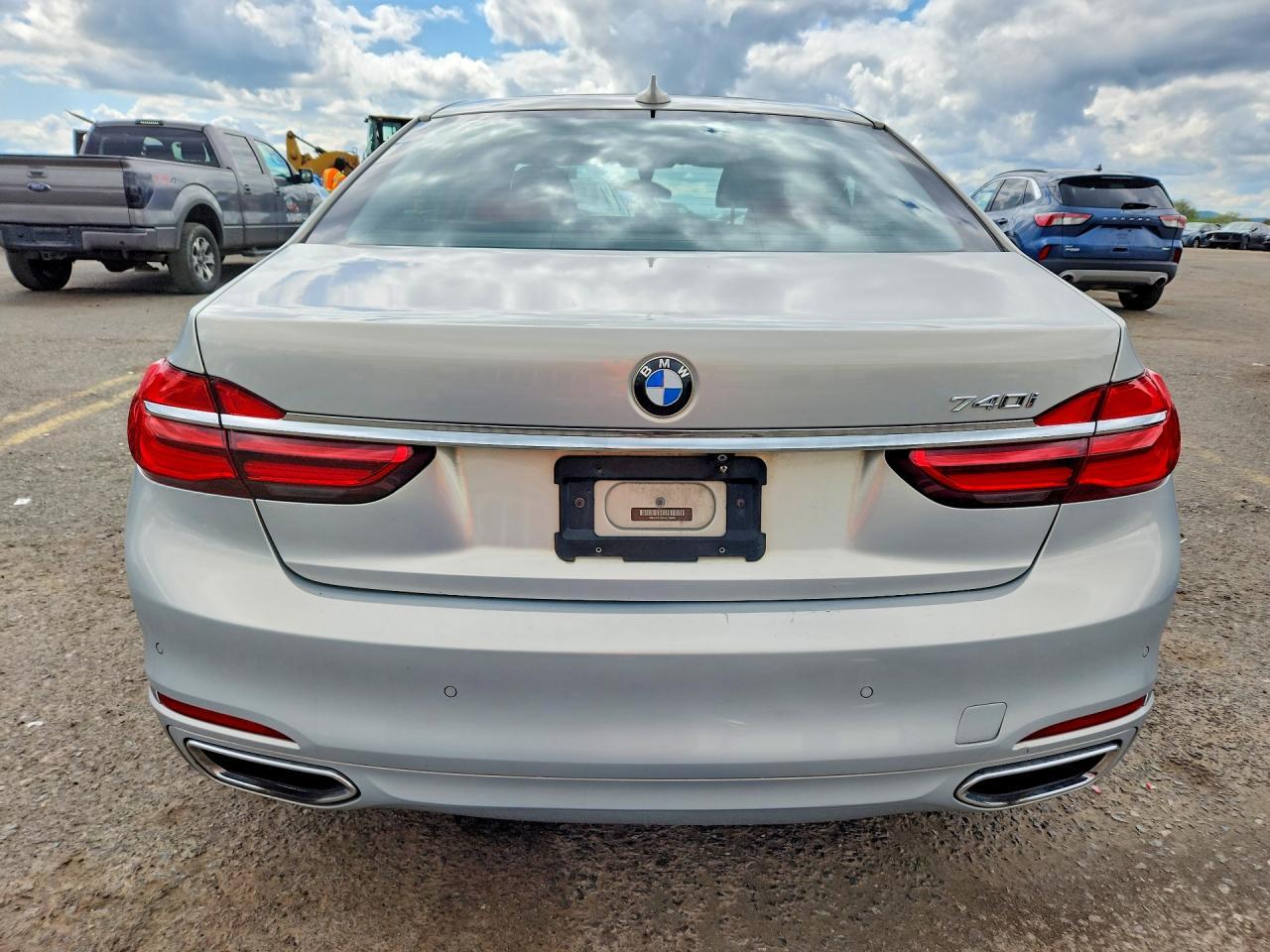 2016 BMW 740 I - zdjęcie 6