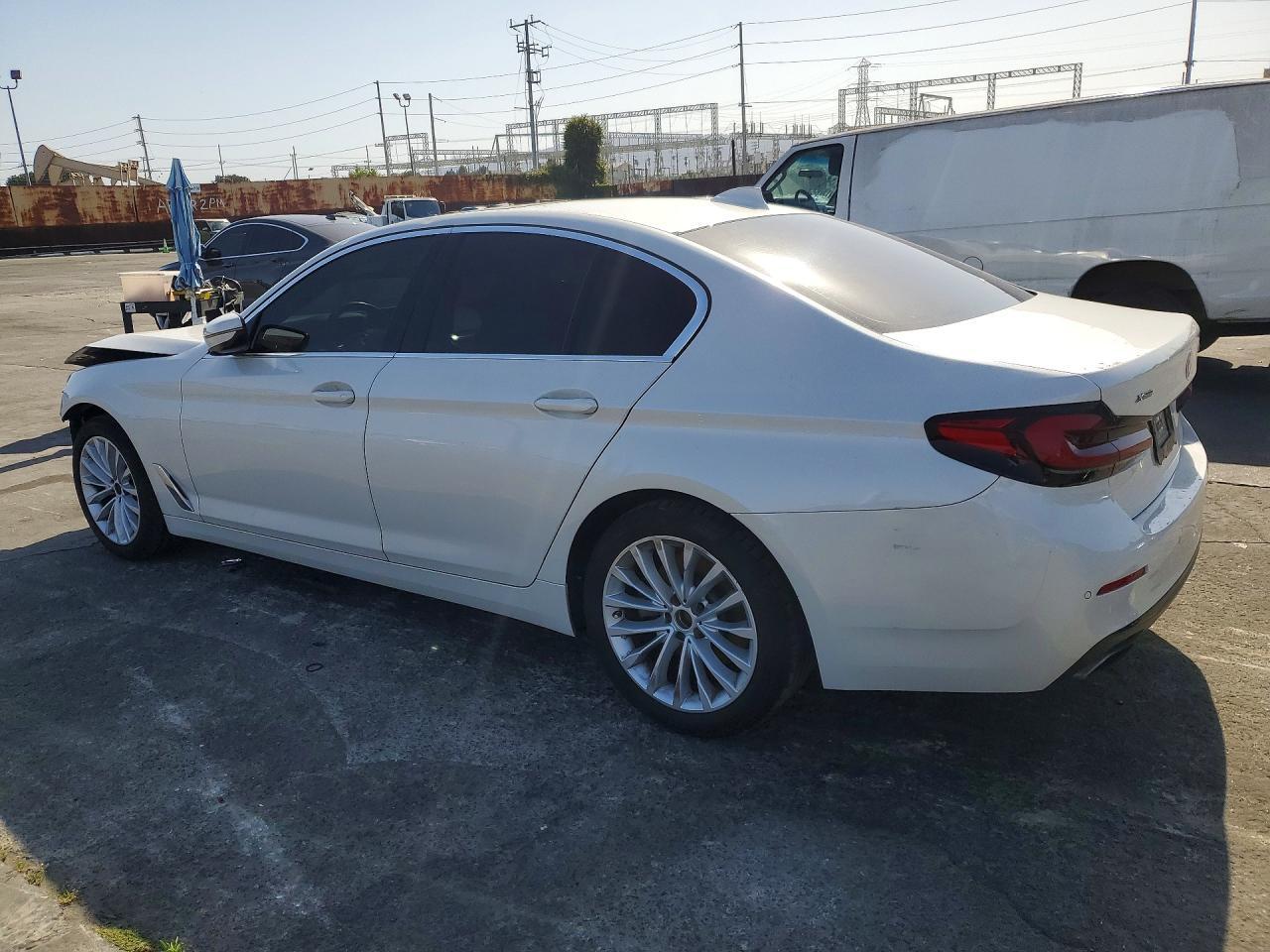 2021 BMW 530 Xi - zdjęcie 2