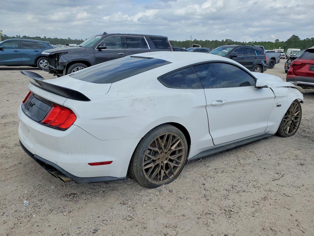2019 Ford Mustang Gt - zdjęcie 3