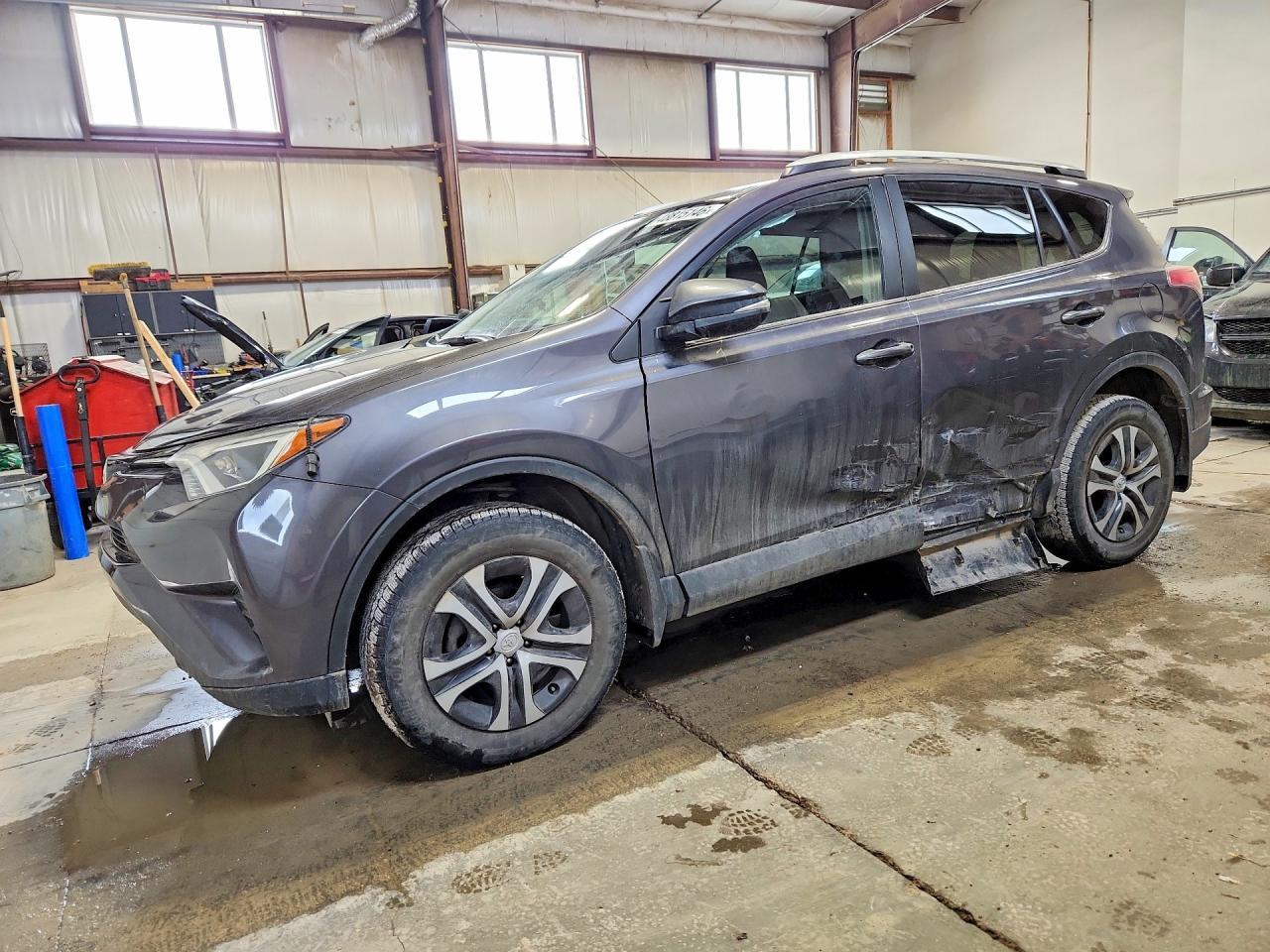 2016 Toyota Rav4 Le - zdjęcie główne