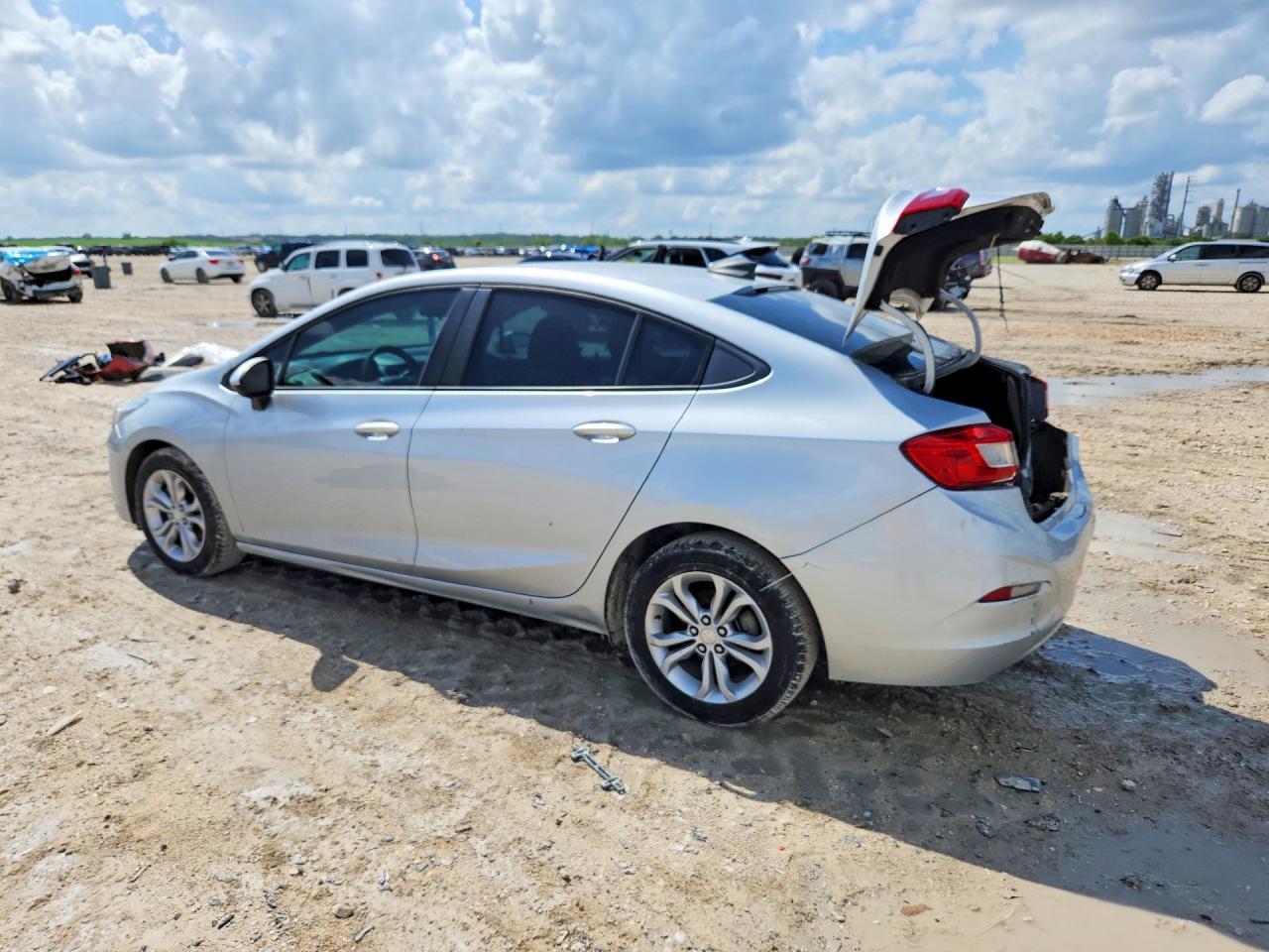 2019 Chevrolet Cruze - zdjęcie 2