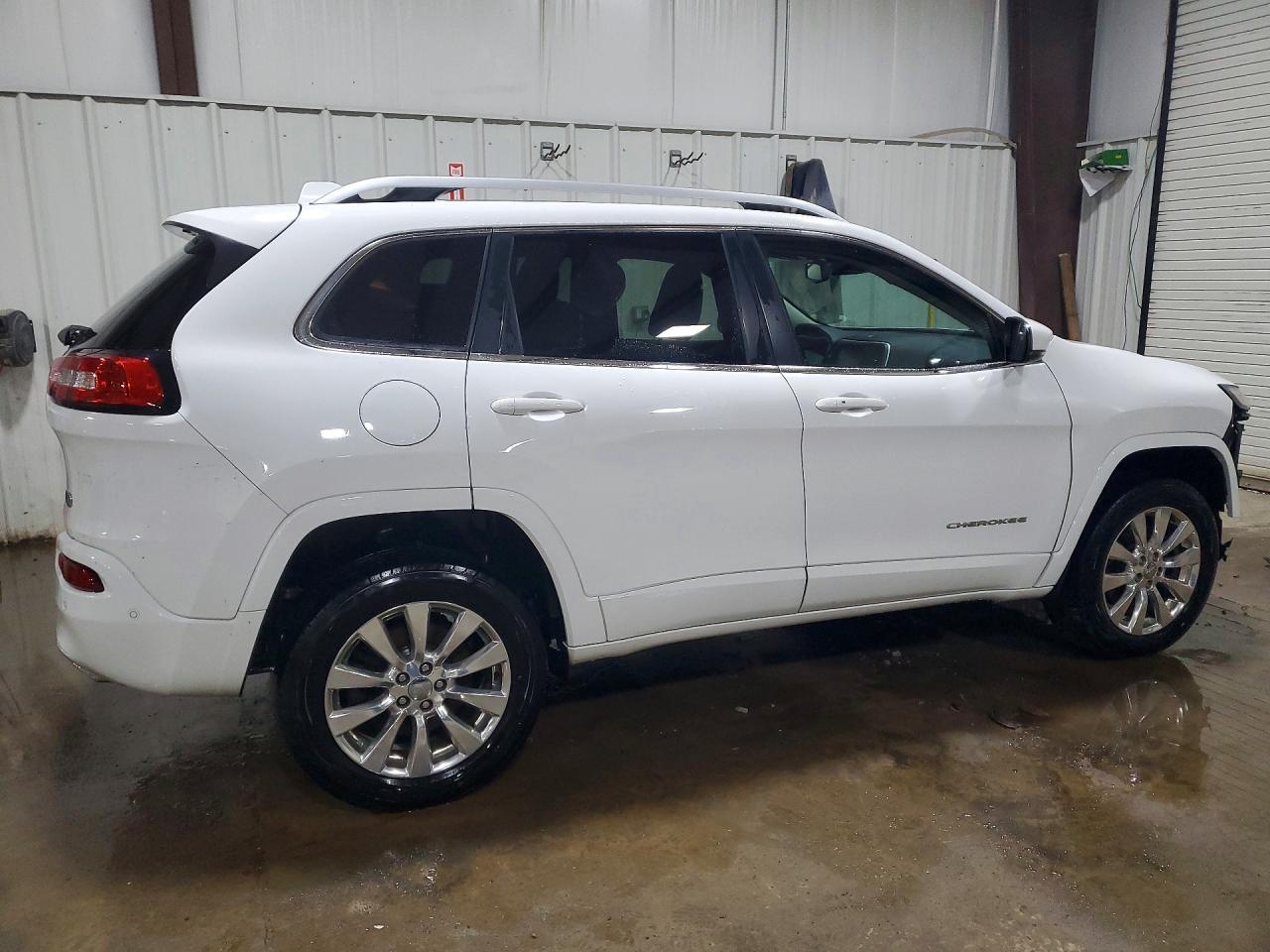 2017 Jeep Cherokee Overland - zdjęcie 3
