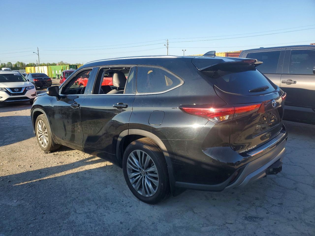 2022 Toyota Highlander Platinum - zdjęcie 2