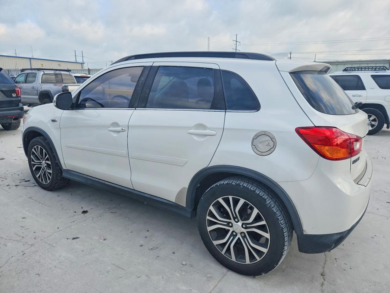 2017 Mitsubishi Outlander Sport Sel - zdjęcie 2