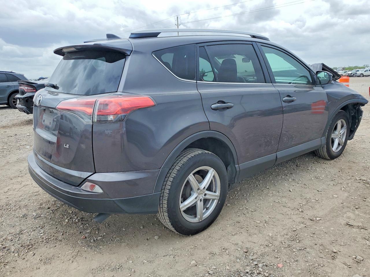 2017 Toyota Rav4 Le - zdjęcie 3