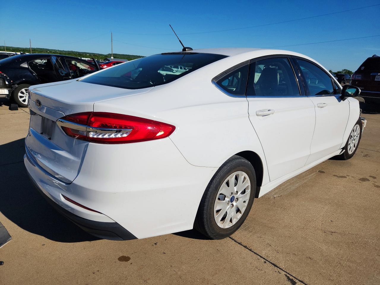 2019 Ford Fusion S - zdjęcie 3