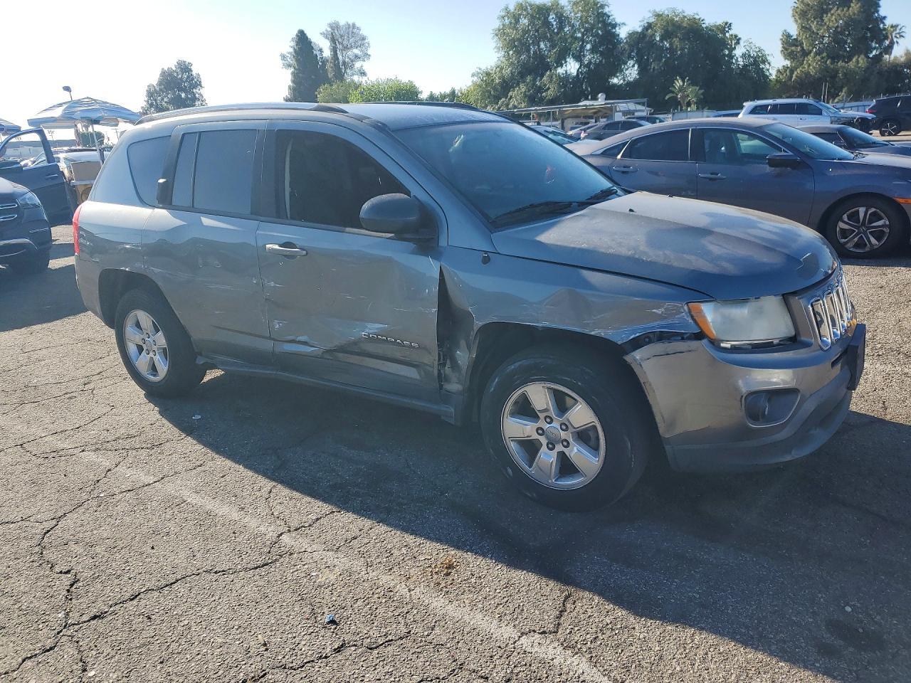 2013 Jeep Compass Latitude - zdjęcie 4