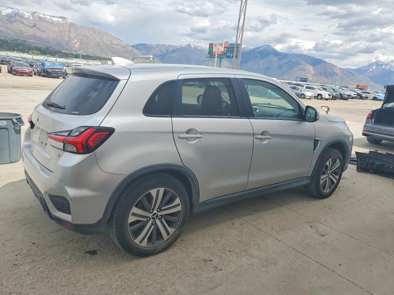 2020 Mitsubishi Outlander Sport Es - zdjęcie 3