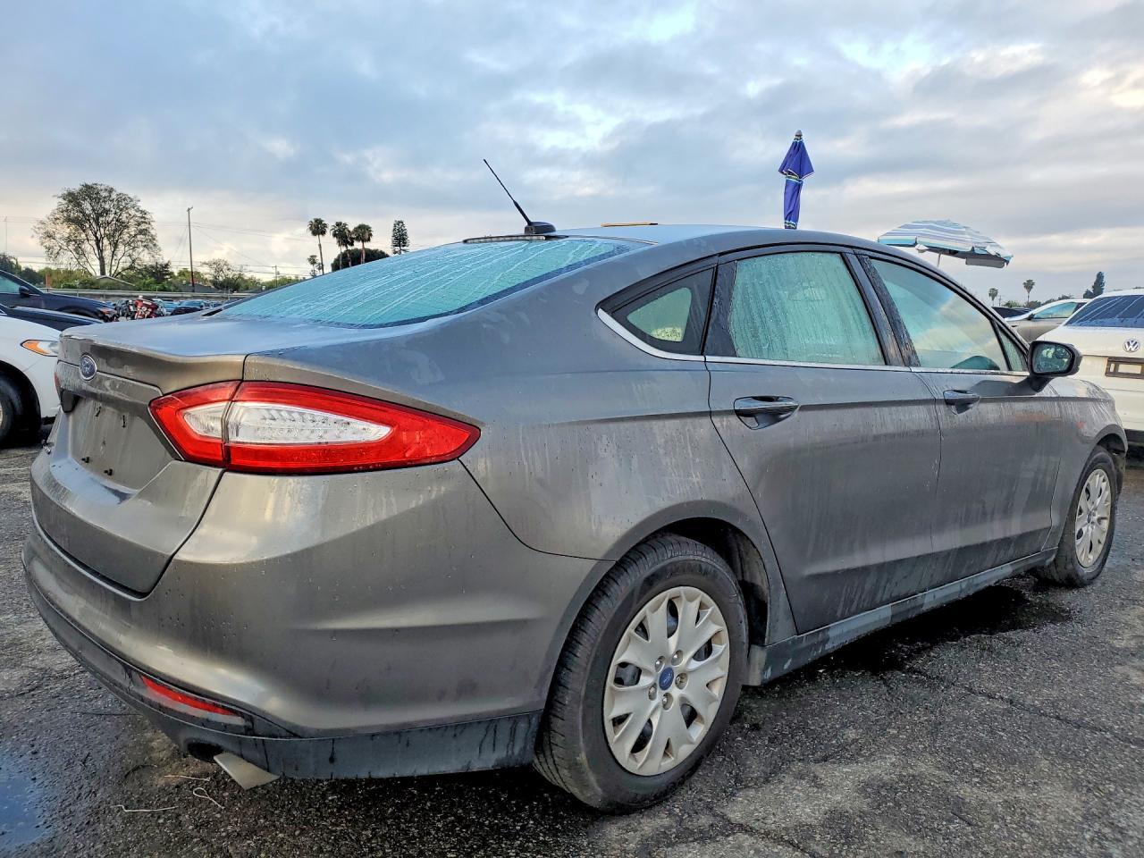 2014 Ford Fusion S - zdjęcie 3