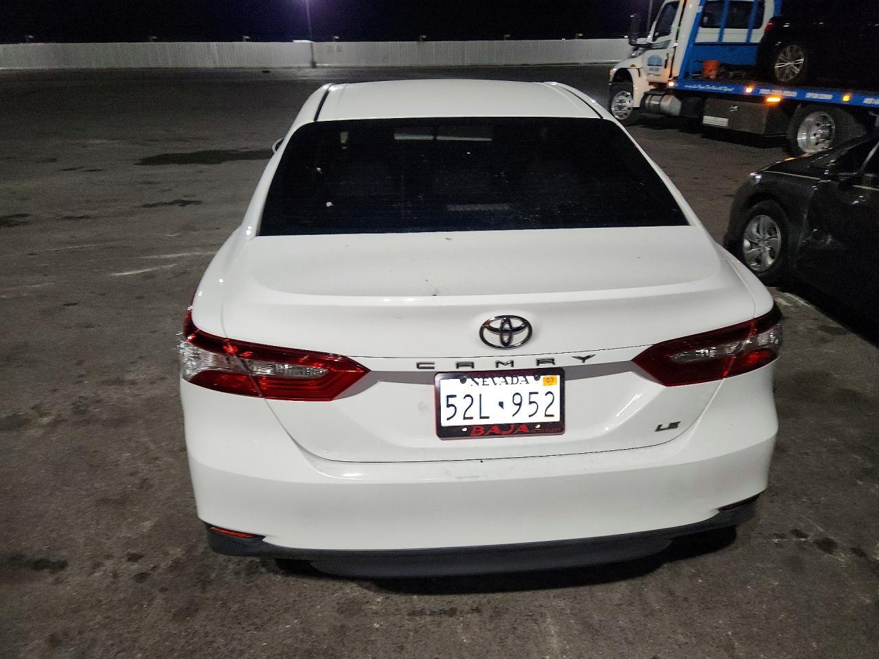 2018 Toyota Camry Le - zdjęcie 6