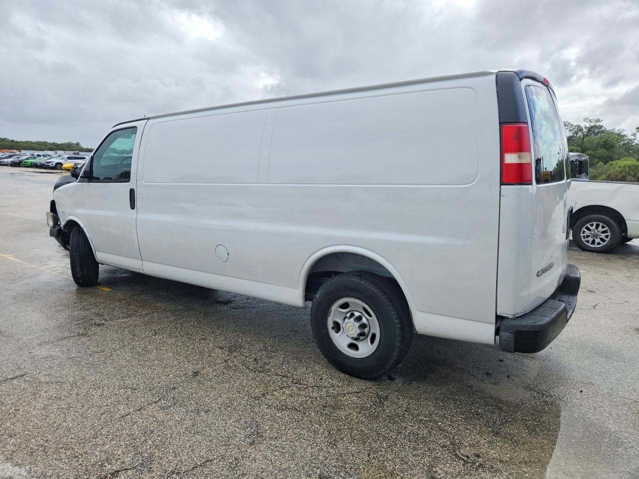 2013 Chevrolet Express G2500 - zdjęcie 2