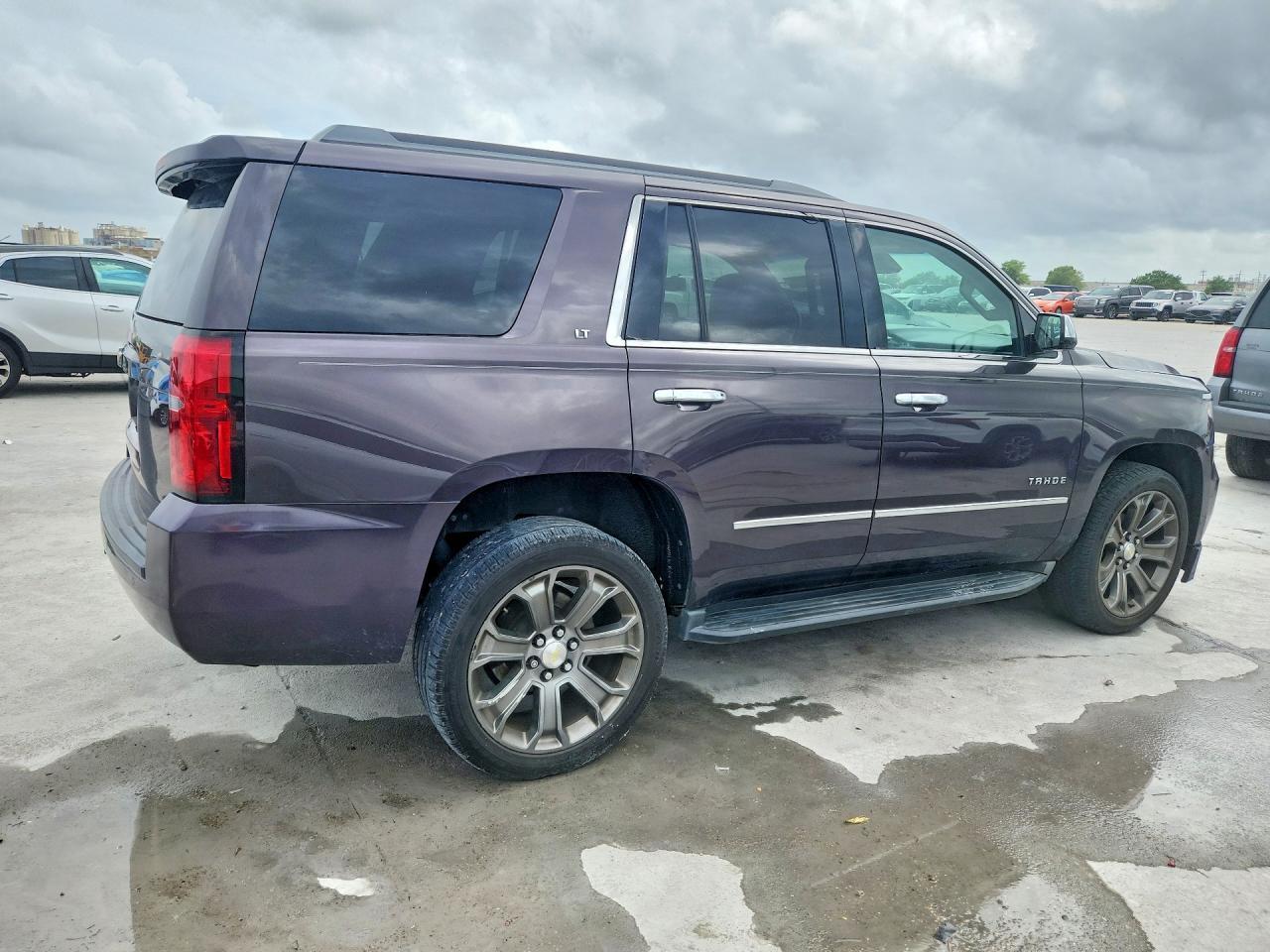 2016 Chevrolet Tahoe C1500 Lt - zdjęcie 3