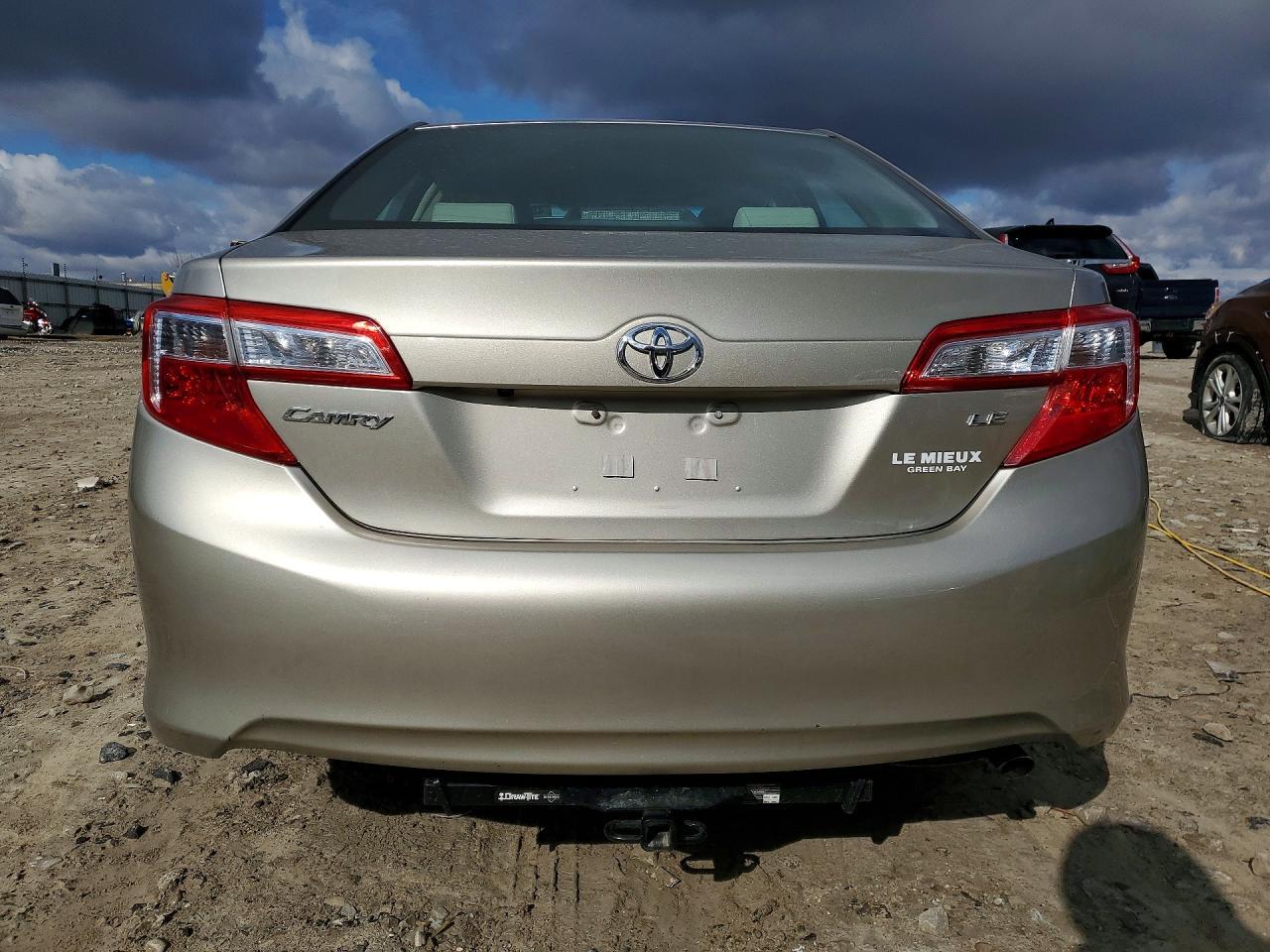 2014 Toyota Camry Le - zdjęcie 6