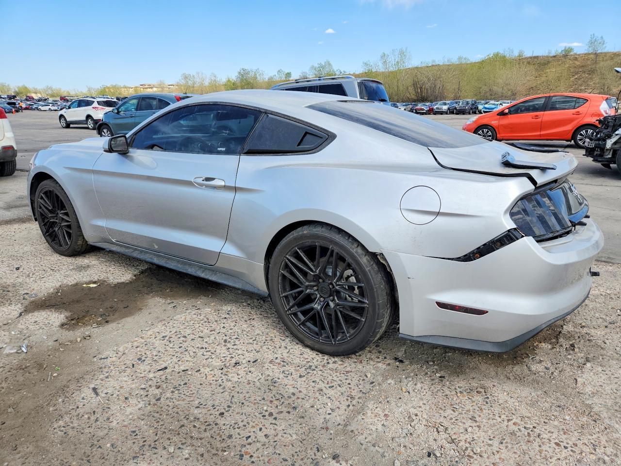 2017 Ford Mustang - zdjęcie 2