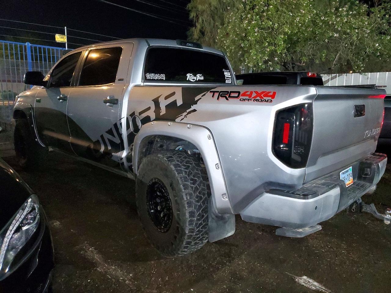 2017 Toyota Tundra Sr5 - zdjęcie 2